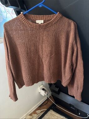 OZMA Cropped Scoopneck Sweater in Warm Brown